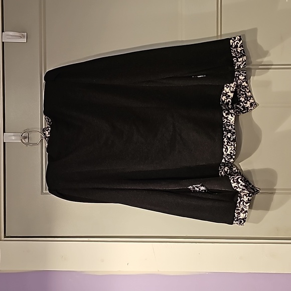 Black and white T&F jacket size medium. - Picture 3 of 3